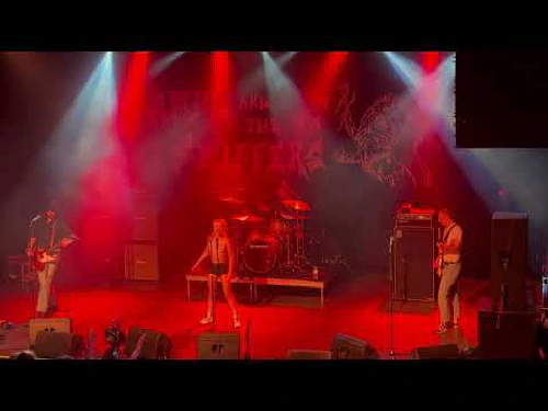 ../assets/images/featured/Amyl-and-the-Sniffers--Starfire-500v--Live.jpg