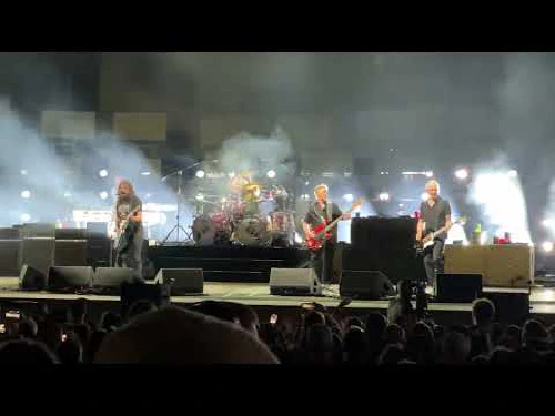 ../assets/images/featured/Foo-Fighters--Rescued--Live.jpg