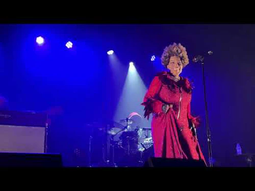 ../assets/images/featured/Macy-Gray--Alien--Live.jpg