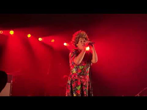 ../assets/images/featured/Macy-Gray--Creep-cover-Radiohead--Live.jpg