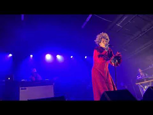 ../assets/images/featured/Macy-Gray--Everythings-gonna-be-alright--Live.jpg