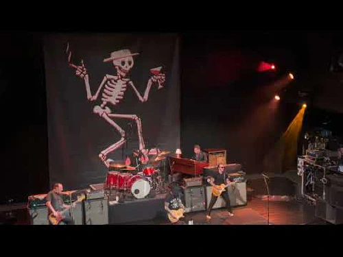 ../assets/images/featured/Social-Distortion--Reach-For-the-Sky--Live.jpg