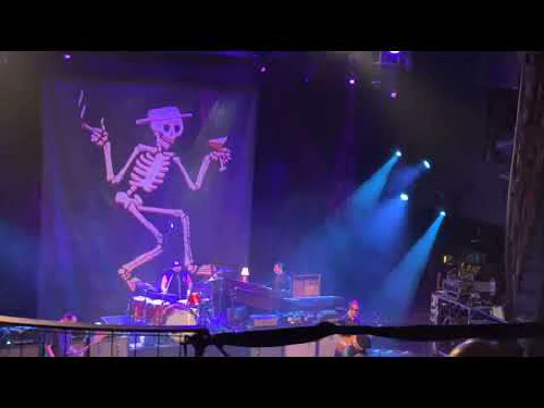 ../assets/images/featured/Social-Distortion--So-Far-Away--Live.jpg