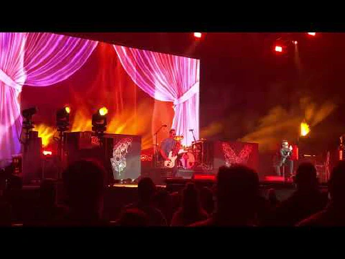 ../assets/images/featured/Stone-Temple-Pilots--Wicked-Garden--Live-partial.jpg