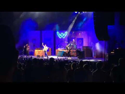 ../assets/images/featured/Weezer--Beverly-Hills--Live-partial.jpg