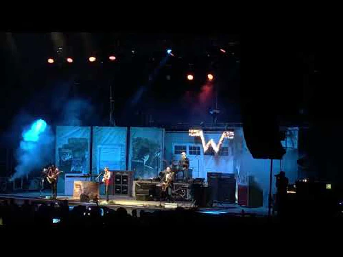 ../assets/images/featured/Weezer--If-Youre-Wondering-If-I-Want-You-to-I-Want-You-To--Live-partial.jpg