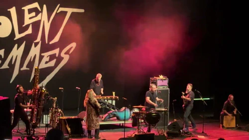 /../assets/images/featured/-CNvp2p3Ynk_Violent-Femmes-Gone-Daddy-Gone-Live.jpg