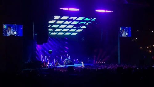 /../assets/images/featured/1MugQFPRVLA_Imagine-Dragons-On-Top-of-the-World-Live.jpg