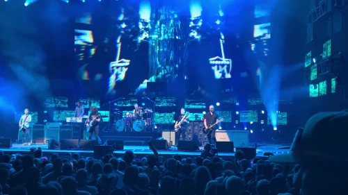 /../assets/images/featured/2ADcGi74BRA_Foo-Fighters-Aurora-Live.jpg