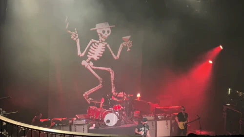 /../assets/images/featured/4ABMbeHsaOM_Social-Distortion-Playpen-Live.jpg