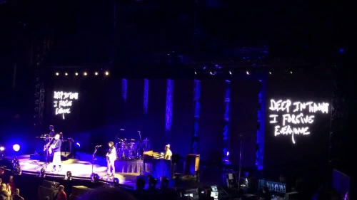 /../assets/images/featured/5mlI_a60z-U_Smashing-Pumpkins-Thrity-Three-Live-partial.jpg