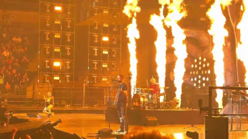/../assets/images/featured/8OJebAhA3DY_Muse-We-Are-Fu*@ing-Fu*@ed-Live.jpg