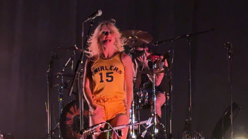 /../assets/images/featured/9-4DvrJ5TKI_Amyl-and-the-Sniffers-Big-Dreams-Live.jpg