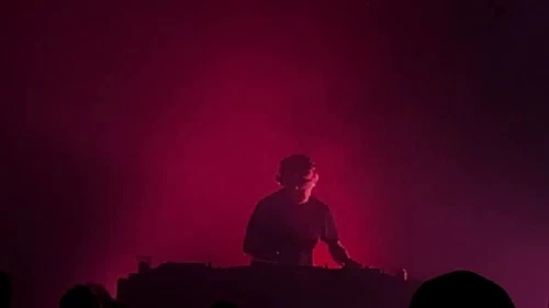 /../assets/images/featured/9Nz_Kr_oRoc_The-Crytal-Method-mix-8-Live.jpg