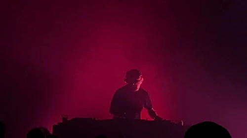 /../assets/images/featured/9Nz_Kr_oRoc_The-Crytal-Method-mix-8-Live.jpg