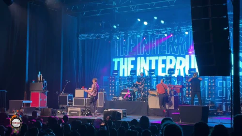 /../assets/images/featured/9QusMpFOk-w_The-Interrupters-Family-Live.jpg