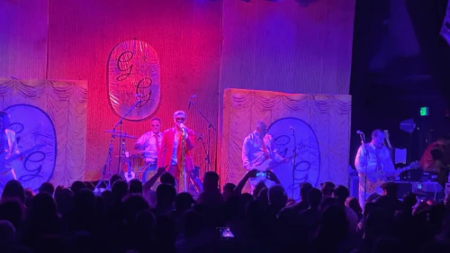 /../assets/images/featured/9_yAWnluzBc_Me-First-and-the-Gimme-Gimmes-Different-Drum-The-Stone-Poneys-Live.jpg