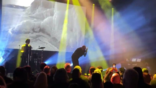 /../assets/images/featured/AGNLSTwlShI_Front-242-No-Shuffle-Live.jpg