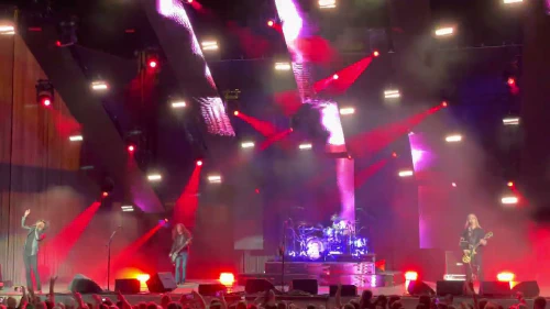 /../assets/images/featured/B2f88Pc9jOU_Alice-in-Chains-Again-Live.jpg