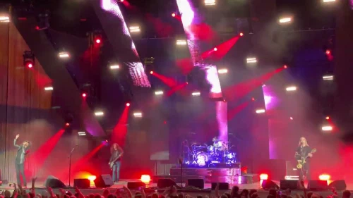 /../assets/images/featured/B2f88Pc9jOU_Alice-in-Chains-Again-Live.jpg