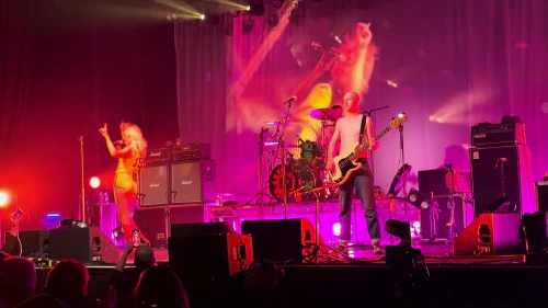 /../assets/images/featured/CisF20VqvXs_Amyl-and-the-Sniffers-Jerkin-Live.jpg