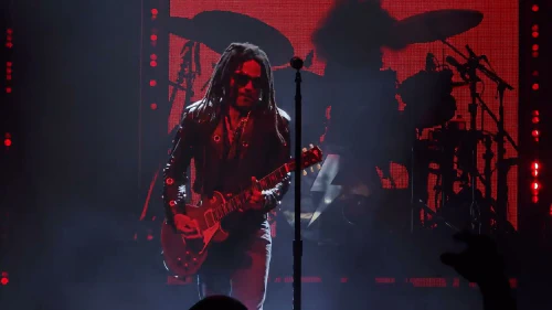 /../assets/images/featured/D28sRj6HcG0_Lenny-Kravitz-American-Woman-Live.jpg