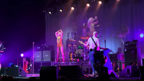 /../assets/images/featured/Dq3Dqh0nDTI_Amyl-and-the-Sniffers-Me-and-the-Girls-Live.jpg