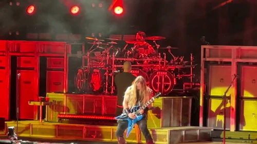 /../assets/images/featured/EqJz4skm_k8_Pantera-Mouth-for-War-Live.jpg