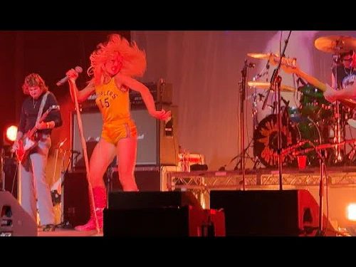 /../assets/images/featured/GW74DJdcXNY_Amyl-and-the-Sniffers-Some-Mutts-Cant-Be-Muzzled-Live.jpg