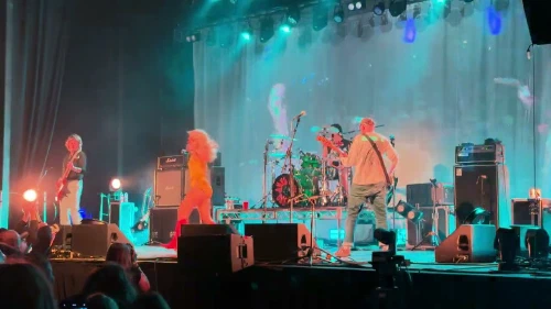 /../assets/images/featured/GqcKtrWo-08_Amyl-and-the-Sniffers-Control-Live.jpg
