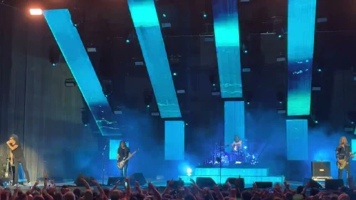 /../assets/images/featured/Gv__KNMSzSo_Alice-in-Chains-Man-in-the-Box-Live.jpg