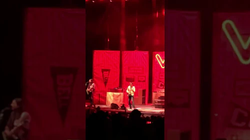 /../assets/images/featured/HzwmiuzmXgE_Weezer-Hashpipe-Live-partial-short.jpg
