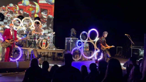 /../assets/images/featured/J9x3Fw0Zulg_Love-and-Rockets-Yin-and-Yang-The-Flowerpot-Man-Live.jpg