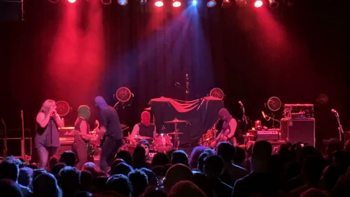 /../assets/images/featured/JVbXF9W35v0_Masked-Intruder-Heart-Shaped-Guitar-Live-partial.jpg