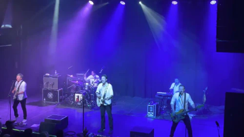 /../assets/images/featured/MQ1dQW9dB8E_Frank-Turner-Punches-Live.jpg