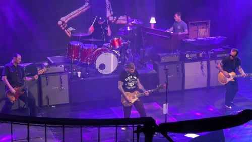 /../assets/images/featured/MbIMxZU4-lw_Social-Distortion-Ball-and-Chain-Live.jpg