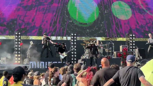/../assets/images/featured/MnT0VMzMXU0_Ministry-Im-Falling-Live.jpg