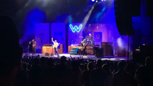 /../assets/images/featured/OaxyxeAU2J0_Weezer-Beverly-Hills-Live-partial.jpg