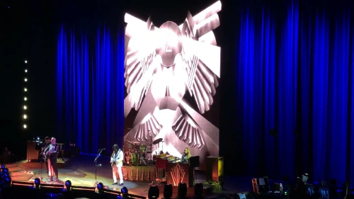 /../assets/images/featured/Ow_iaIZdODk_Smashing-Pumpkins-Landslide-Fleetwood-Mac-cover-Live.jpg