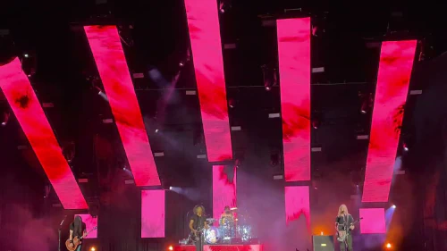 /../assets/images/featured/RuMVXaEIbFc_Alice-in-Chains-No-Excuses-Live.jpg