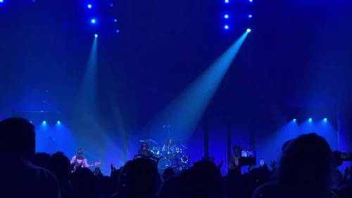 /../assets/images/featured/Whx1m7Xg8Go_Lenny-Kravitz-Stillness-of-Heart-opening-Live.jpg