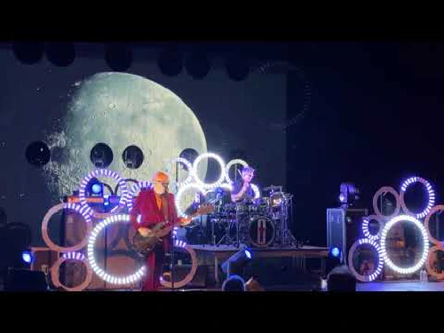 /../assets/images/featured/YDjdJyh2cWM_Love-and-Rockets-Holiday-on-the-Moon-Live.jpg