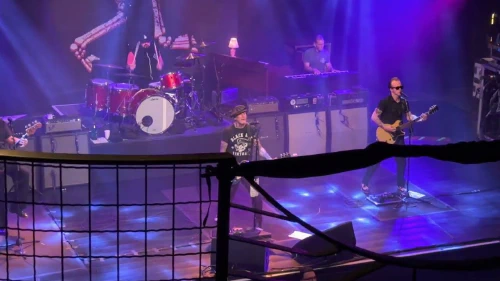 /../assets/images/featured/ZtzUfm6H0Jk_Social-Distortion-Over-You-Live.jpg
