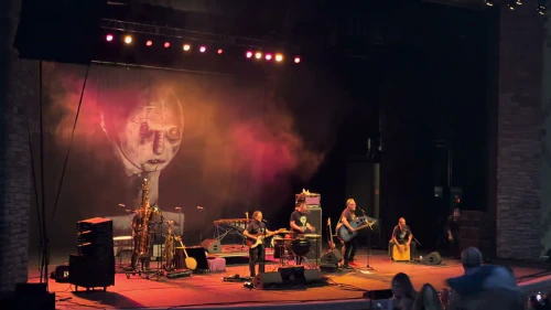 /../assets/images/featured/ZzkHH_3fiko_Violent-Femmes-I-Hear-the-Rain-Live.jpg