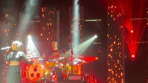 /../assets/images/featured/_p10ynzSVnI_Jinjer-Home-Back-Live.jpg