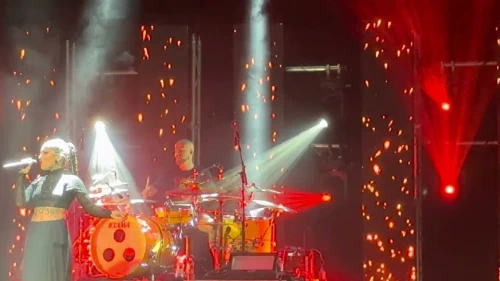 /../assets/images/featured/_p10ynzSVnI_Jinjer-Home-Back-Live.jpg