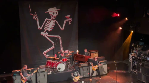 /../assets/images/featured/cKjtLsAf7aA_Social-Distortion-Reach-For-the-Sky-Live.jpg