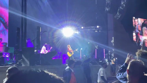 /../assets/images/featured/e3o-ZPK38XY_Alanis-Morissette-Head-over-Feet-Live-partial.jpg