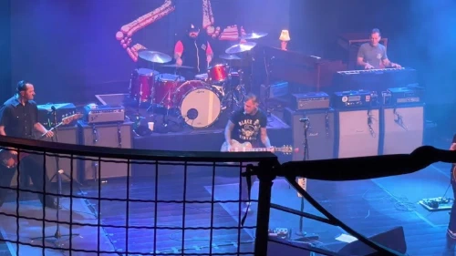 /../assets/images/featured/f-OE4_qllmw_Social-Distortion-Ghost-Town-Blues-Live.jpg