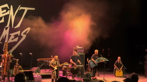 /../assets/images/featured/f3tMHVZ7xF4_Violent-Femmes-Please-Do-Not-Go-Live.jpg